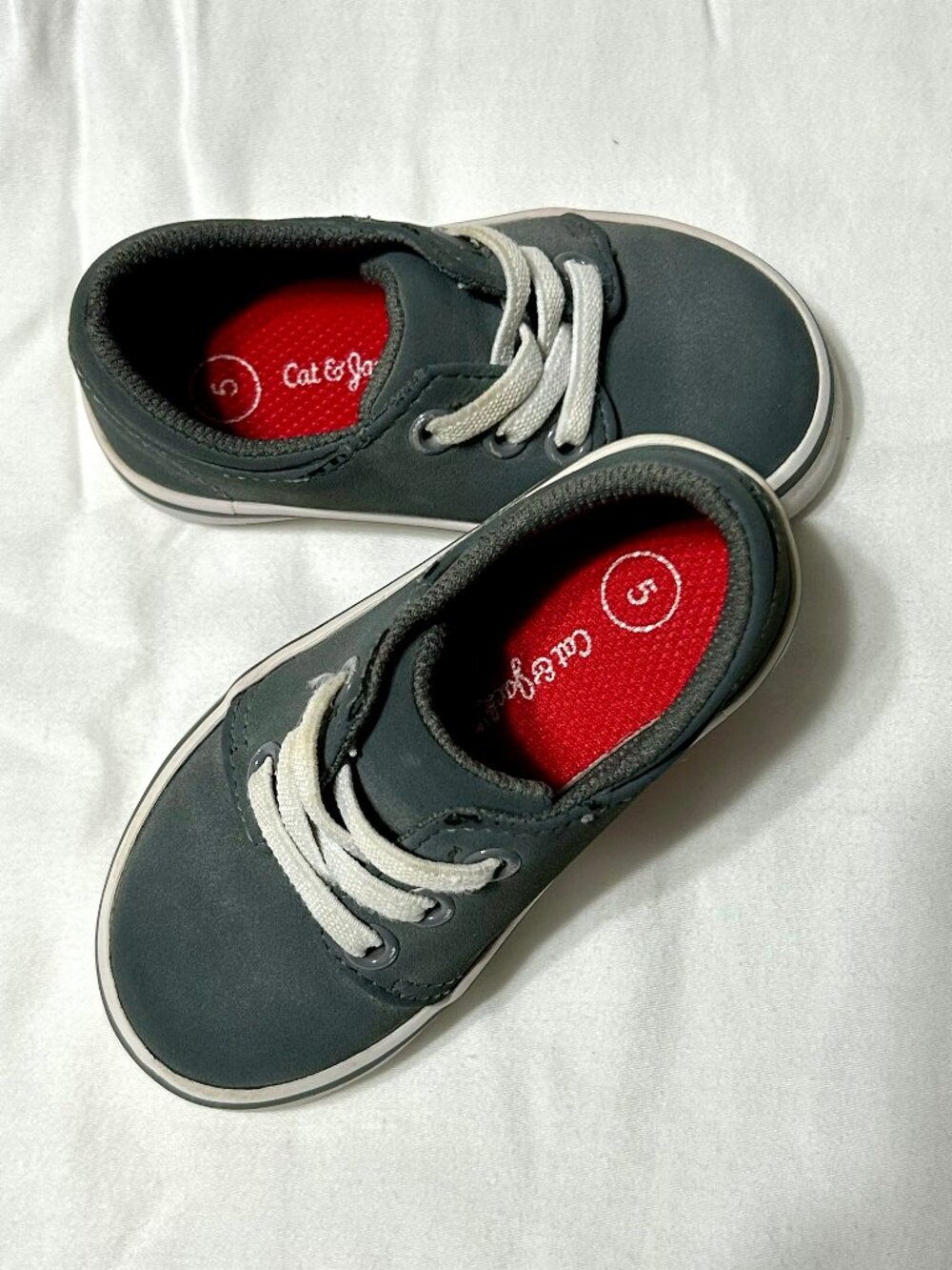 Size 5 Cat & Jack Gray lace-up Sneaker Tennis Shoe